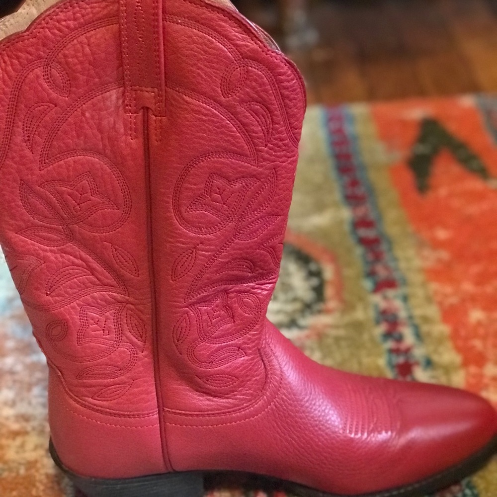 Red cowgirl boots Ariat